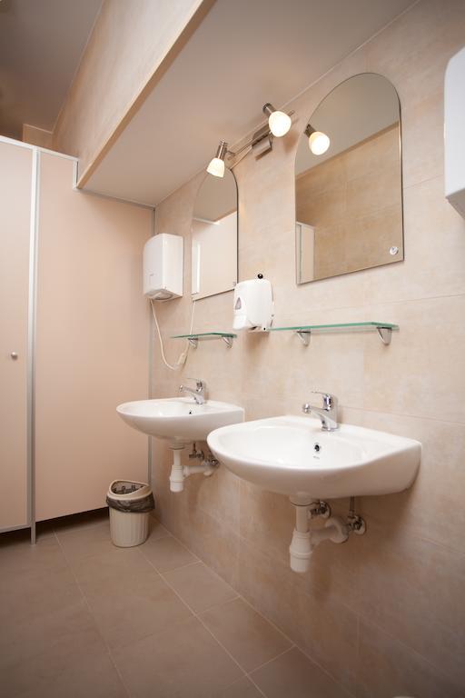Sajutu Parka Hostelis Valmiera Δωμάτιο φωτογραφία